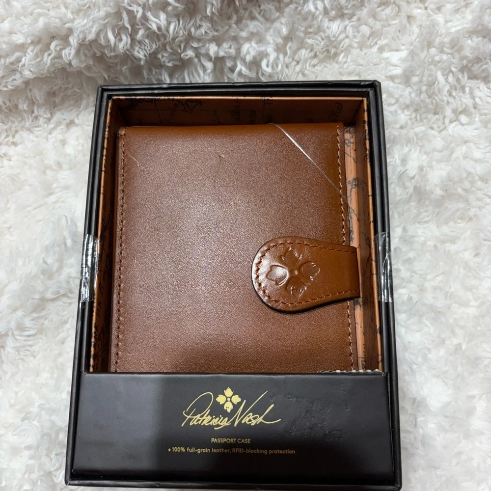 Patricia Nash Tan Leather Passport Holder - Picture 2 of 4